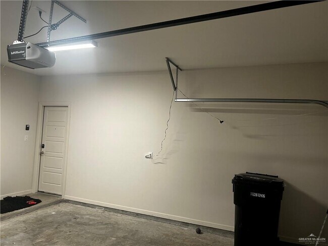Building Photo - 8507 N 33rd Ln