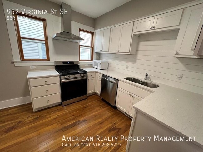 Building Photo - 952 Virginia St SE