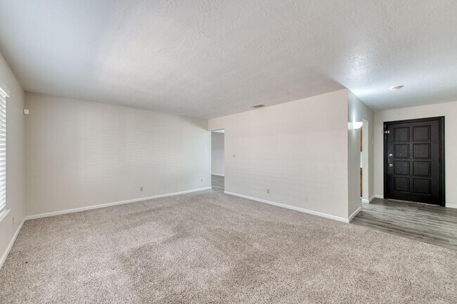 Building Photo - 6463 N Wishon Ave