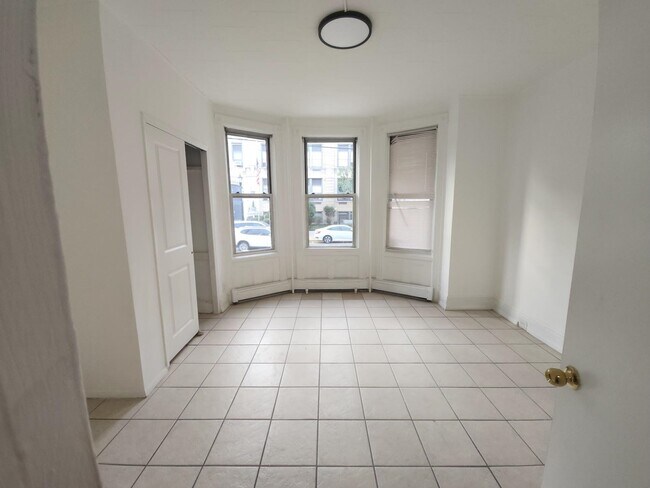 Primary Photo - 4530 Hudson Ave