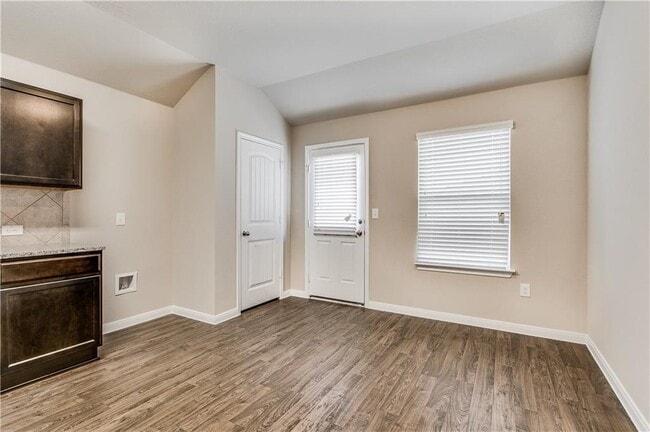 Building Photo - 185 Voss