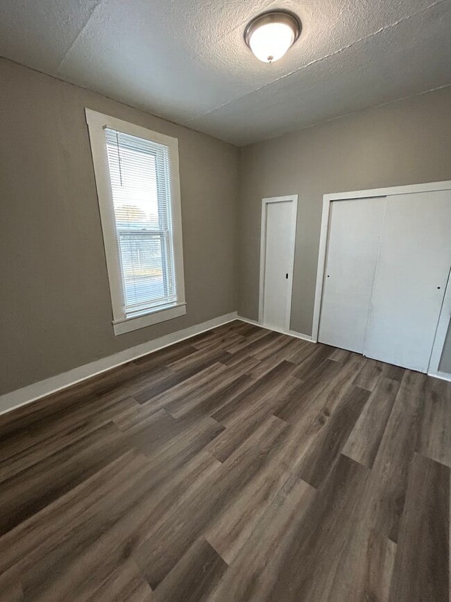 Building Photo - 316 E Park St