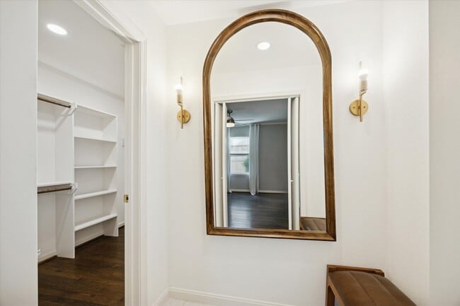 Building Photo - 2619 Eastgrove Ln