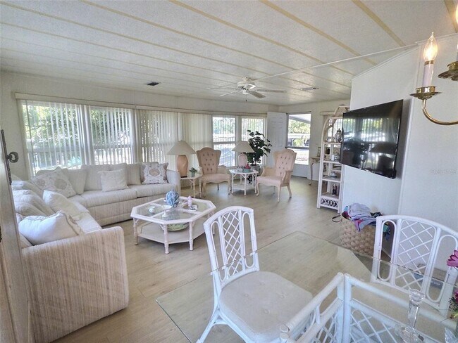 Building Photo - 46 E Palm Forest Dr