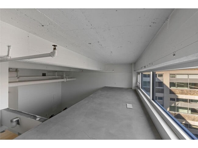 Building Photo - 700 N Washington Ave