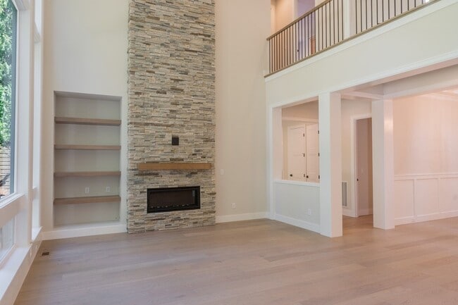 Building Photo - 5Bd/4.25Ba Kirkland House