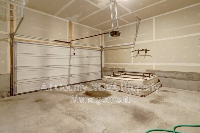 Building Photo - 2093 Laura Mews Pl