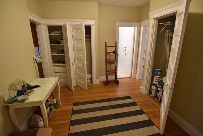 Building Photo - 1887 Beacon St