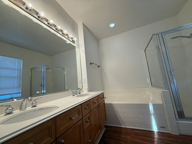 Building Photo - 3 Bedroom Condo- Aliso Viejo