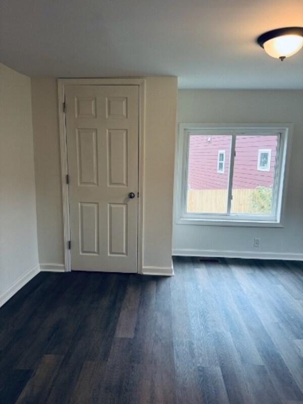 Building Photo - 1450 Maplewood Dr