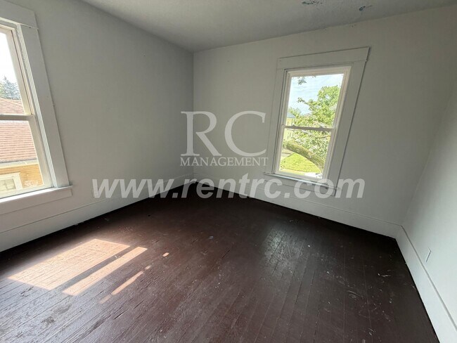 Building Photo - 9 Cronkhite-