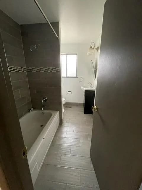 Building Photo - Aloha House