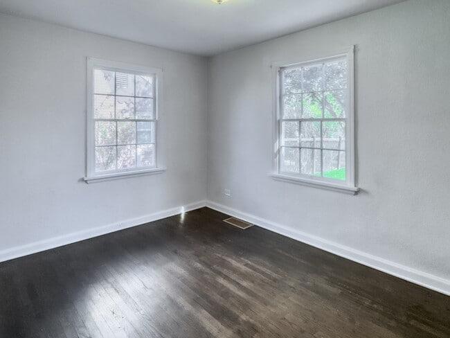 Building Photo - Spacious 5-Bedroom Gem on Locust Street – 2,053 Sq. Ft. of Comfort in Denver's Heart!