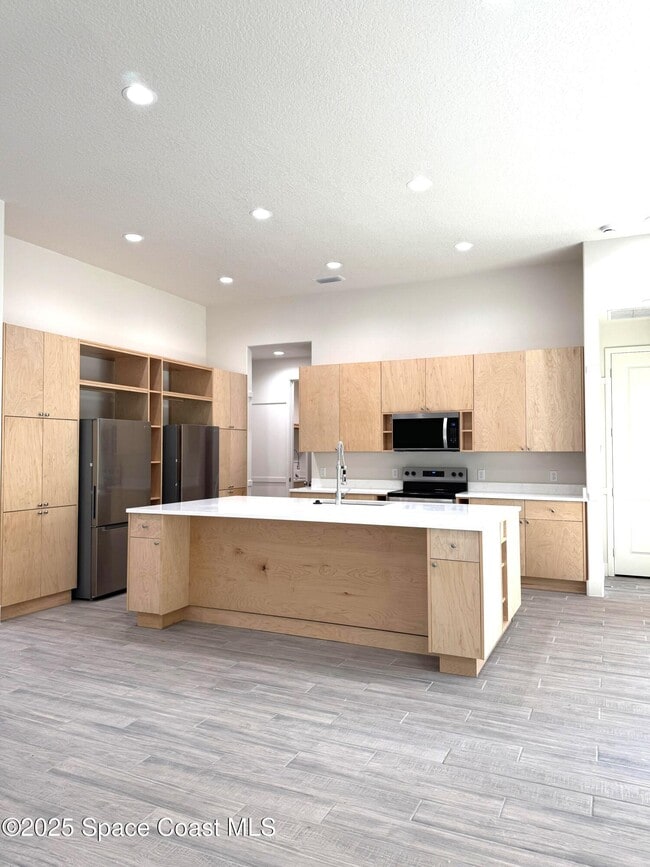 Building Photo - 2811 Edington Dr