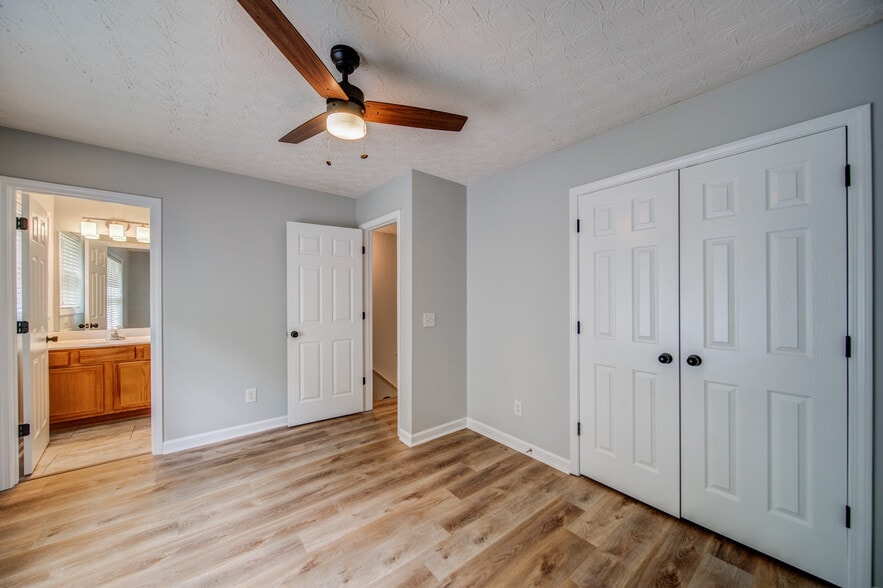 Building Photo - 211 Pearl Chambers Dr