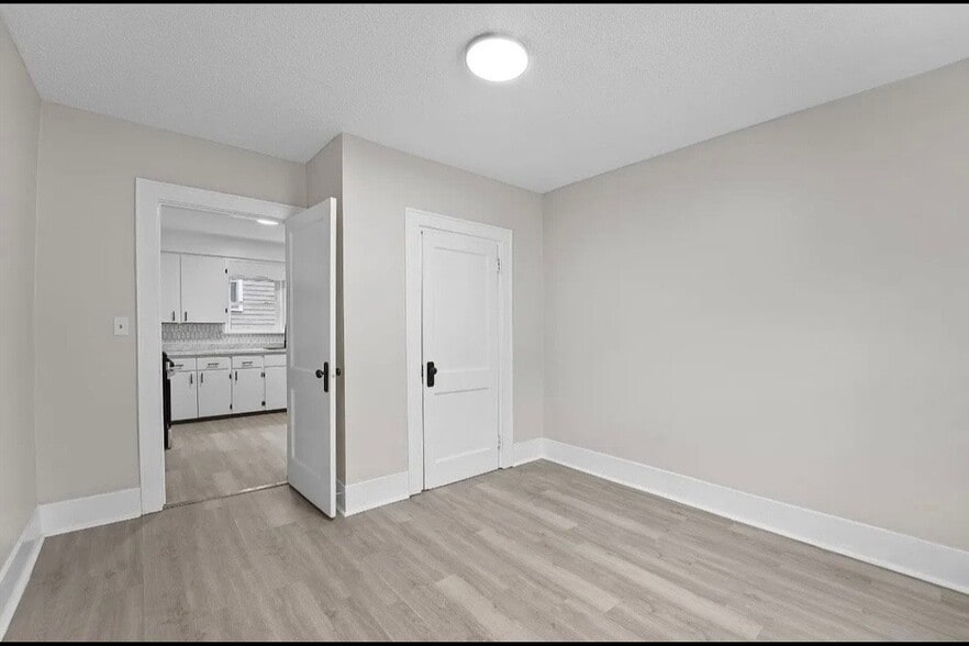 Building Photo - 108 Robble Ave