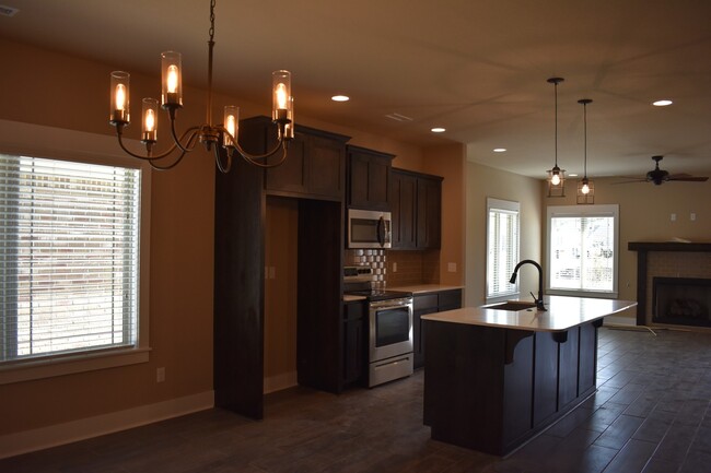 Building Photo - Upscale 4 Bedroom 3.5 Bathroom In The Heart of Fayetteville!!