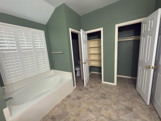 Building Photo - 3815 Lake Edinburg Ln