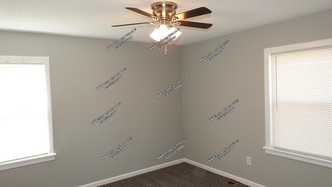 Building Photo - 1625 Holt Ln