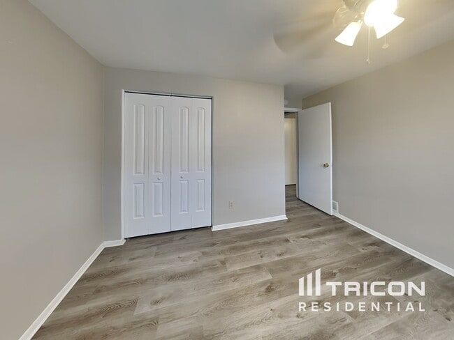 Building Photo - 730 College Hill Dr
