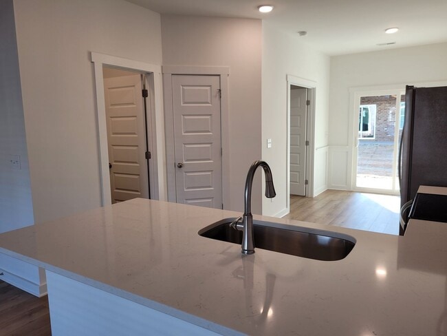 Building Photo - Madison - East Limestone