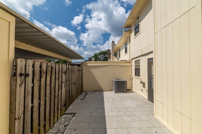Building Photo - 7914 Gleason Dr NW