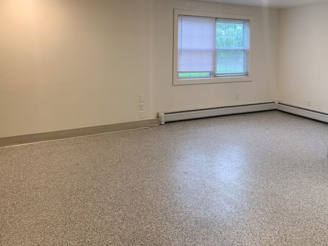 Building Photo - Spacious 3-Bedroom Apartment Near UVM with Private Entrance & Parking