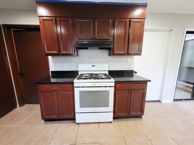 Building Photo - 4715 Cricklewood Ln