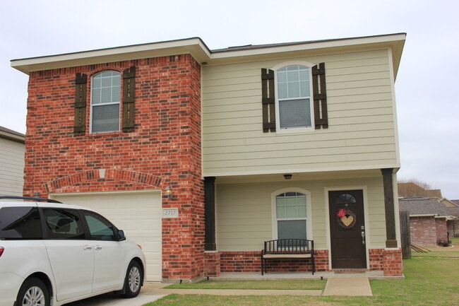 Primary Photo - 2717 Horse Haven Ln