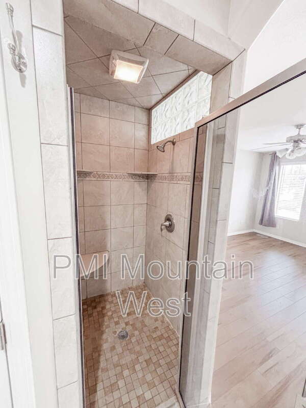 Building Photo - 208 Lyman Ln