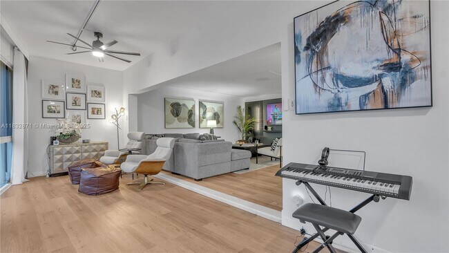 Building Photo - 3051 NE 47th Ct
