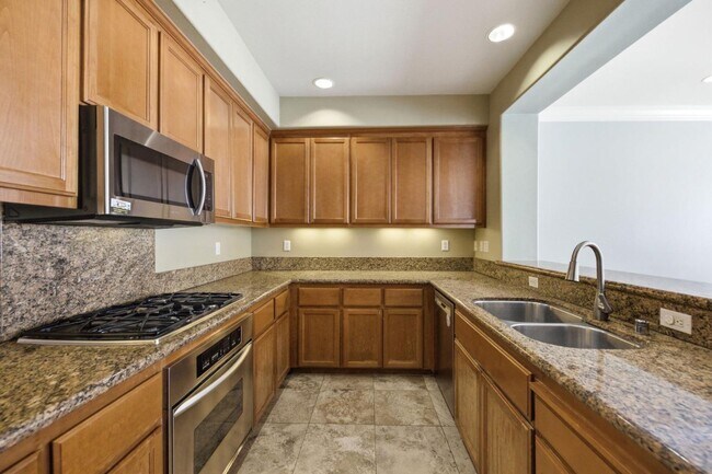 Building Photo - 200 Live Oak Way