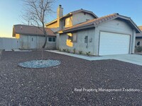 Building Photo - Beautifully redone 4 + 3 Palmdale home!