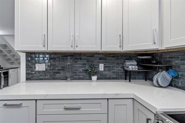 Building Photo - 2630 St Joseph Dr W