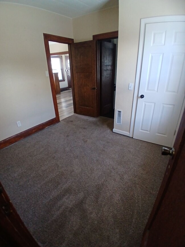 Building Photo - 2305 Broadway