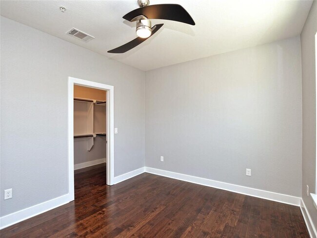 Building Photo - 1130 Lott Ave