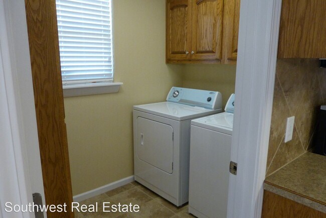 Building Photo - 3 br, 2 bath House - 2104 Reese