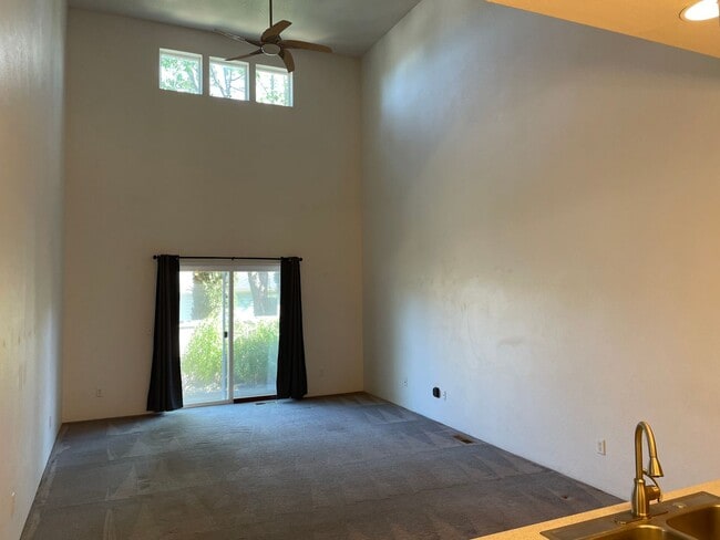 Building Photo - Beautiful 3 Bed, 2.5 Bath Home for Rent – Bright & Spacious in a Great Neighborhood