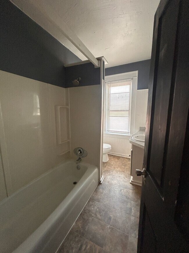 Building Photo - 3-Bedroom Home with Private Yard!