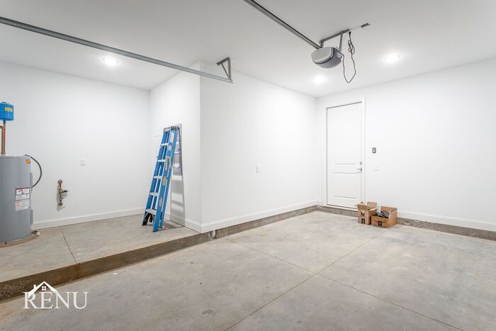 Building Photo - 2356 E 18th St Pl