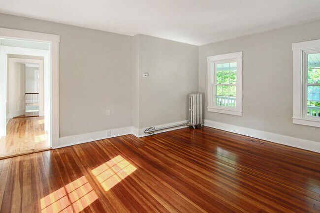 Building Photo - 35 Souhegan St