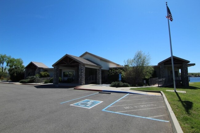 Building Photo - 3 Bedroom Home in Gated Lake California