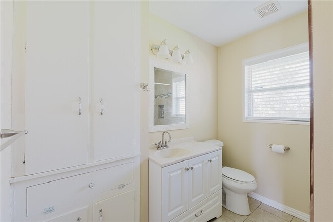 Building Photo - 5210 De Lange Ln