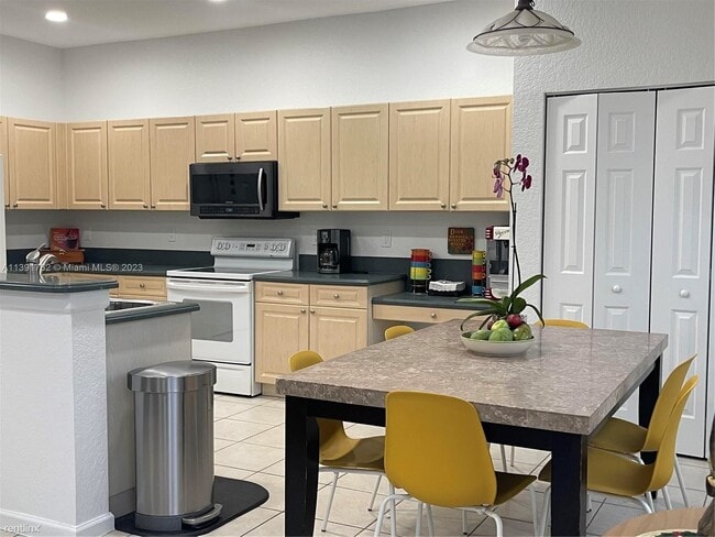 Building Photo - 5 br, 3 bath House - 16479 SW 29th St # 16479