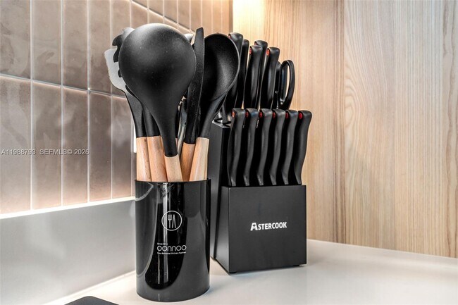 Building Photo - 225 N Miami Ave