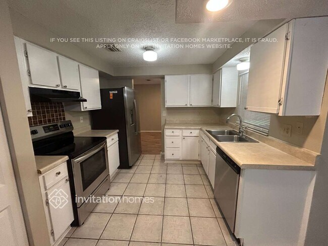 Building Photo - 703 Redondo Dr