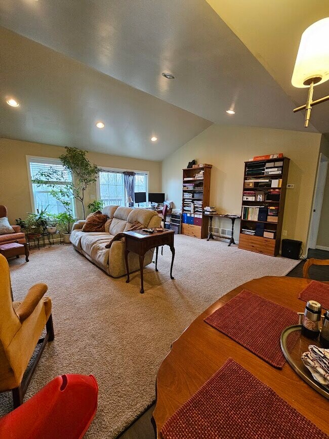 Building Photo - 213 Jonathan Ln