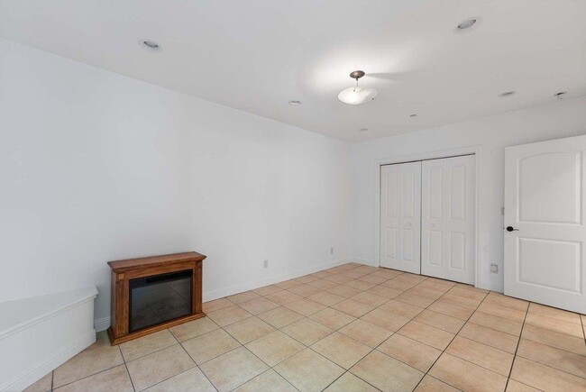 Building Photo - 41 S Circle Dr