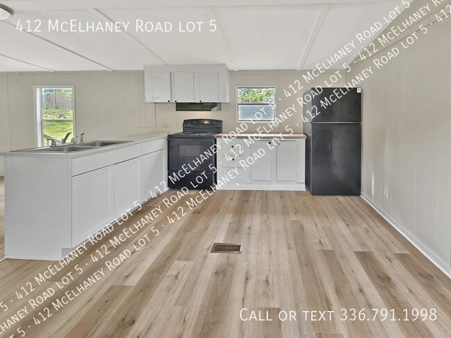 Building Photo - 412 McElhaney Rd