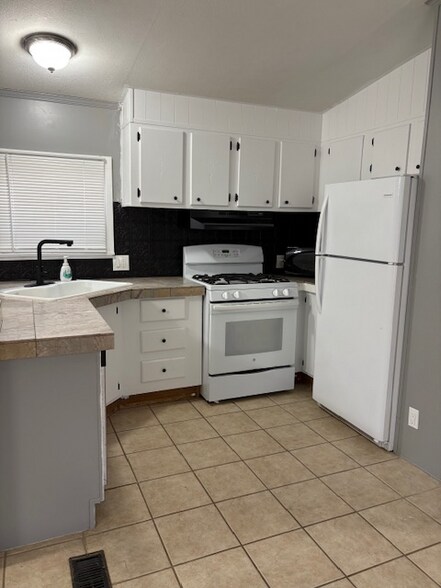 Building Photo - 240 Clark Ln